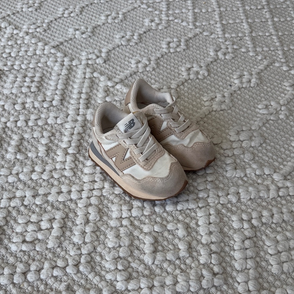 New Balance 237 Toddler Tan and Cream Sneakers size 6